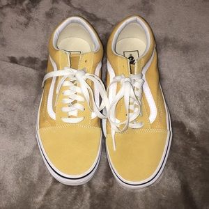 yellow/ mustard vans💛
